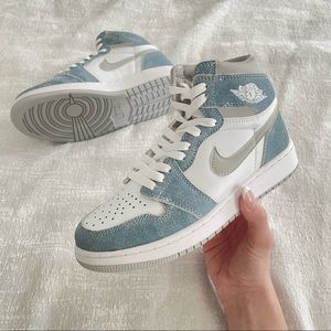 Nike Air Jordan 1 Retro High Sneakers